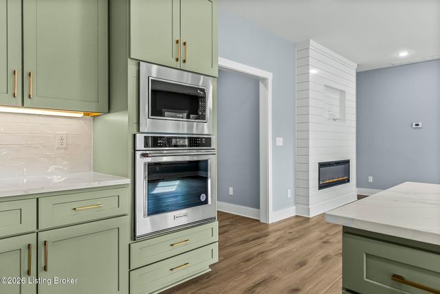 1100 Silvercrest Ln, Louisville, KY 40223