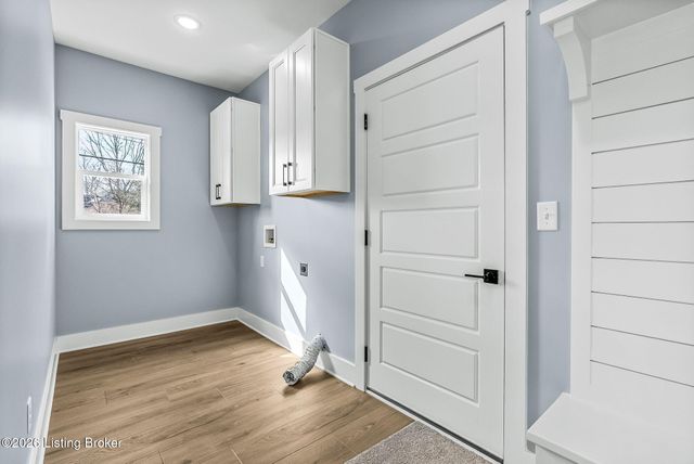 1100 Silvercrest Ln, Louisville, KY 40223