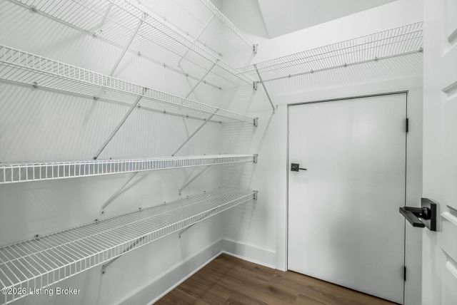 1100 Silvercrest Ln, Louisville, KY 40223