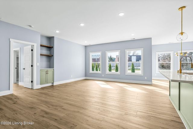 1100 Silvercrest Ln, Louisville, KY 40223