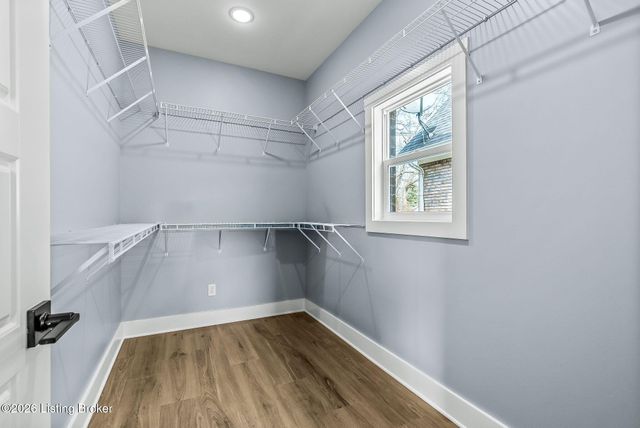 1100 Silvercrest Ln, Louisville, KY 40223