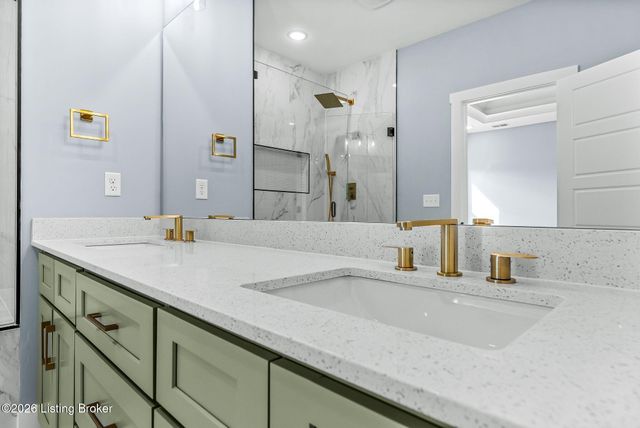 1100 Silvercrest Ln, Louisville, KY 40223