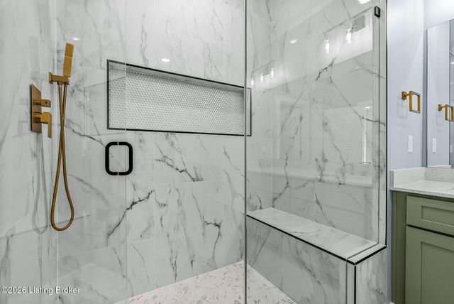 1100 Silvercrest Ln, Louisville, KY 40223