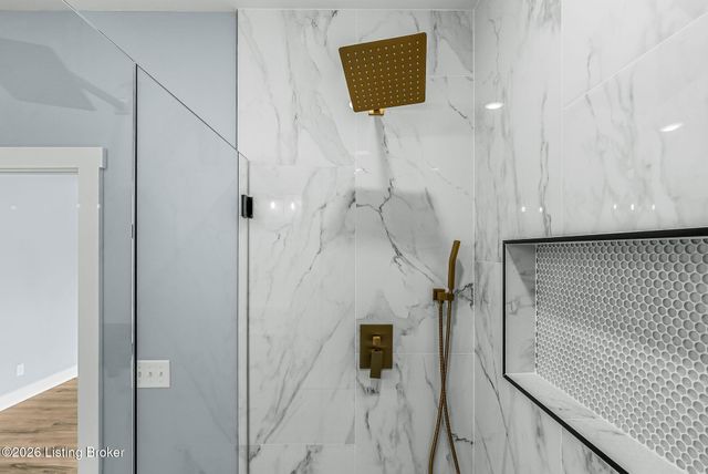 1100 Silvercrest Ln, Louisville, KY 40223