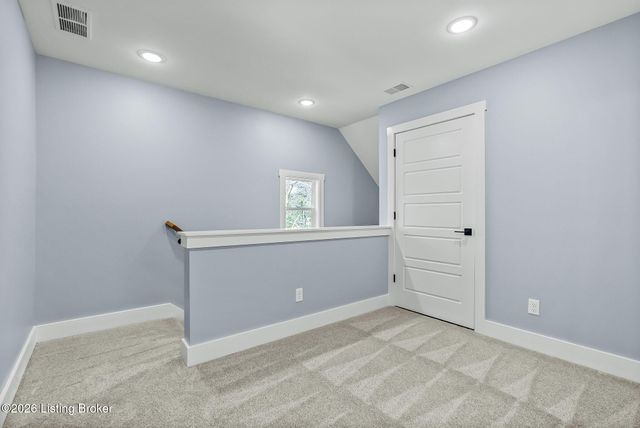 1100 Silvercrest Ln, Louisville, KY 40223