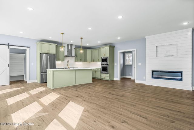 1100 Silvercrest Ln, Louisville, KY 40223