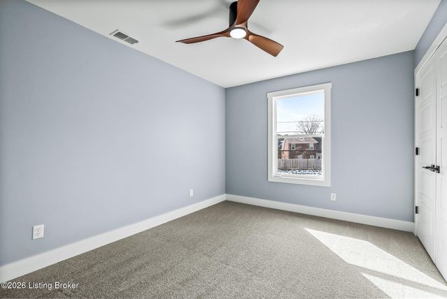 1100 Silvercrest Ln, Louisville, KY 40223