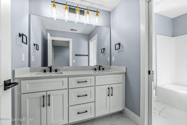 1100 Silvercrest Ln, Louisville, KY 40223