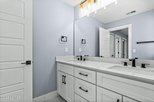 1100 Silvercrest Ln, Louisville, KY 40223