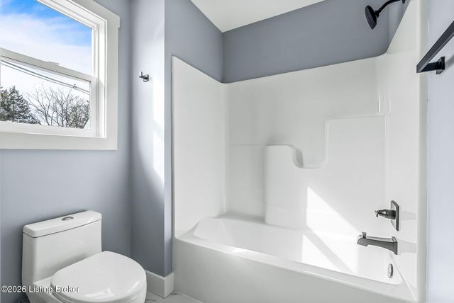 1100 Silvercrest Ln, Louisville, KY 40223