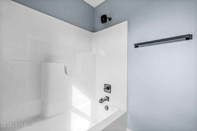 1100 Silvercrest Ln, Louisville, KY 40223