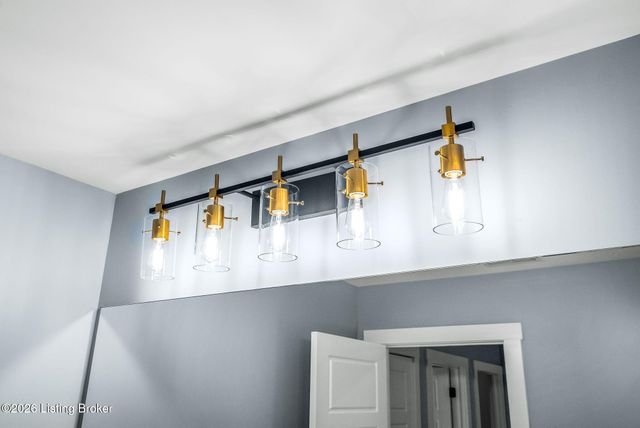 1100 Silvercrest Ln, Louisville, KY 40223