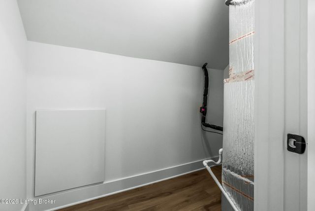 1100 Silvercrest Ln, Louisville, KY 40223