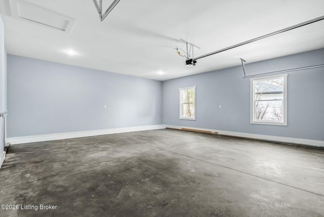 1100 Silvercrest Ln, Louisville, KY 40223