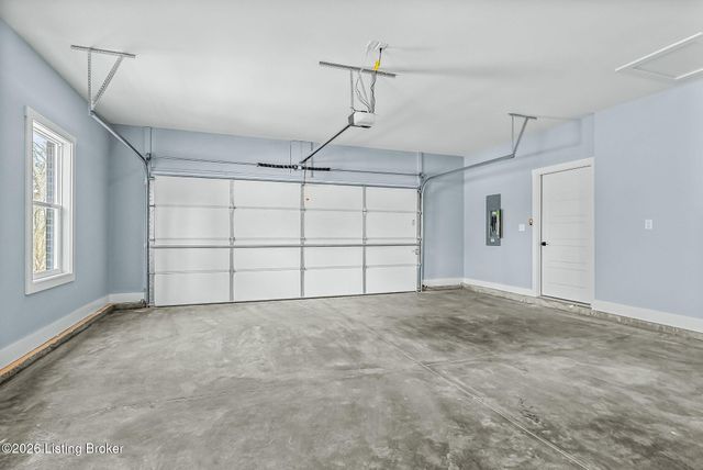 1100 Silvercrest Ln, Louisville, KY 40223