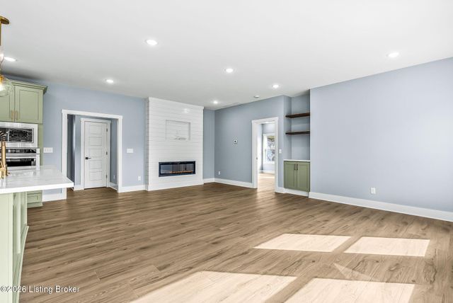 1100 Silvercrest Ln, Louisville, KY 40223