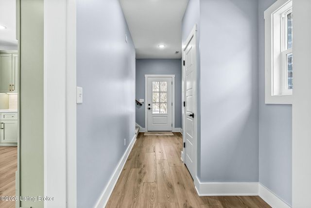 1100 Silvercrest Ln, Louisville, KY 40223