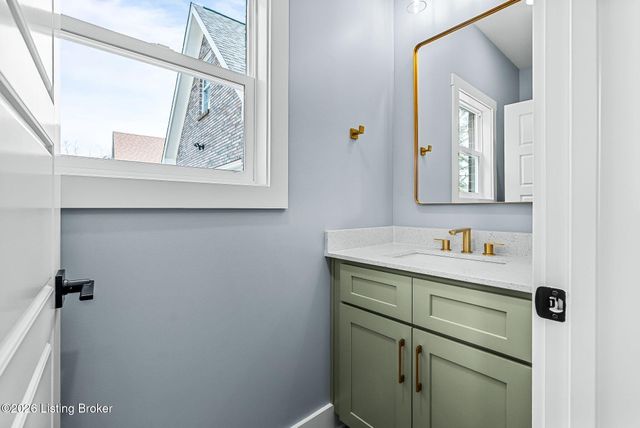 1100 Silvercrest Ln, Louisville, KY 40223