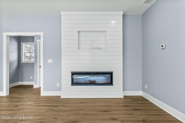 1100 Silvercrest Ln, Louisville, KY 40223