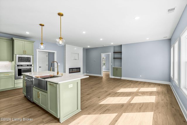 1100 Silvercrest Ln, Louisville, KY 40223