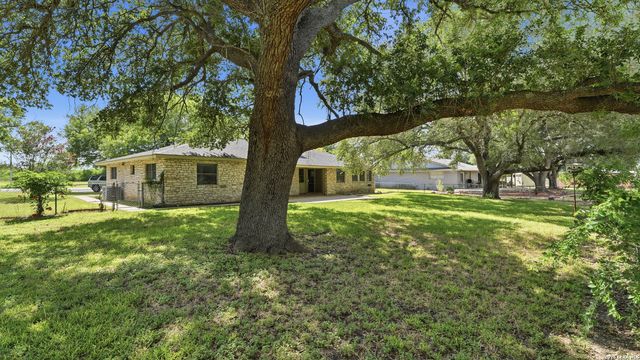 603 RIVER OAK DR, Seguin, TX 78155