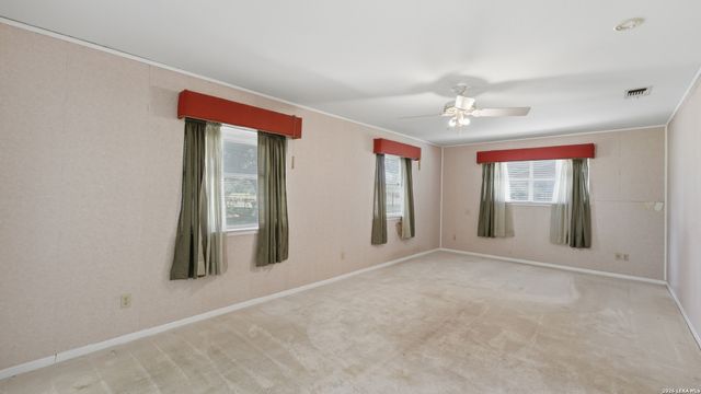603 RIVER OAK DR, Seguin, TX 78155