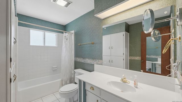 603 RIVER OAK DR, Seguin, TX 78155