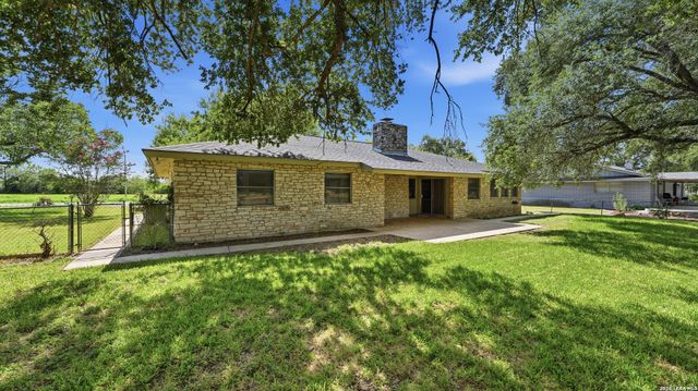 603 RIVER OAK DR, Seguin, TX 78155