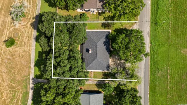 603 RIVER OAK DR, Seguin, TX 78155