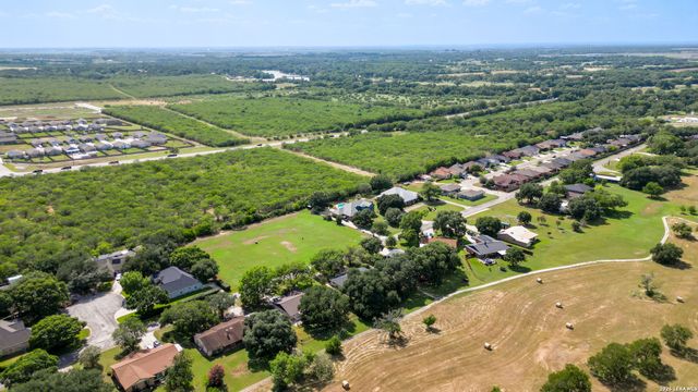 603 RIVER OAK DR, Seguin, TX 78155
