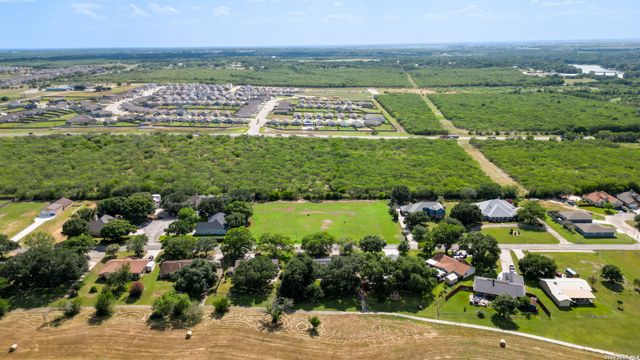 603 RIVER OAK DR, Seguin, TX 78155