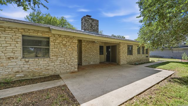 603 RIVER OAK DR, Seguin, TX 78155