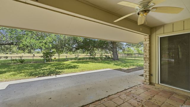 603 RIVER OAK DR, Seguin, TX 78155