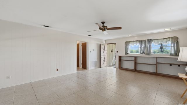 603 RIVER OAK DR, Seguin, TX 78155