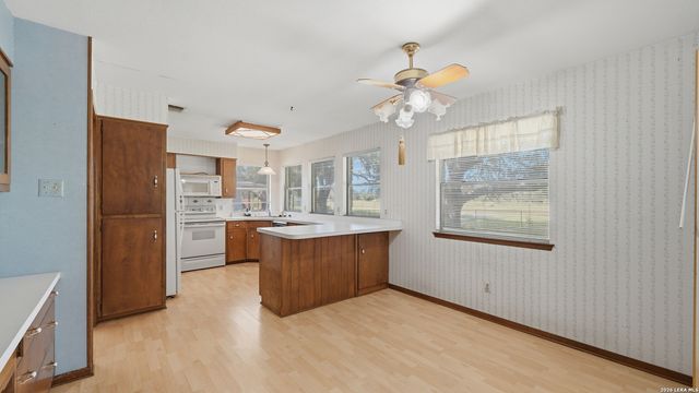 603 RIVER OAK DR, Seguin, TX 78155