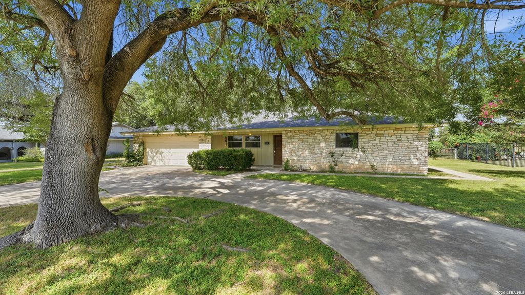 603 RIVER OAK DR, Seguin, TX 78155