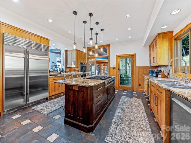 10 Beaverbrook Court, Asheville, NC 28804