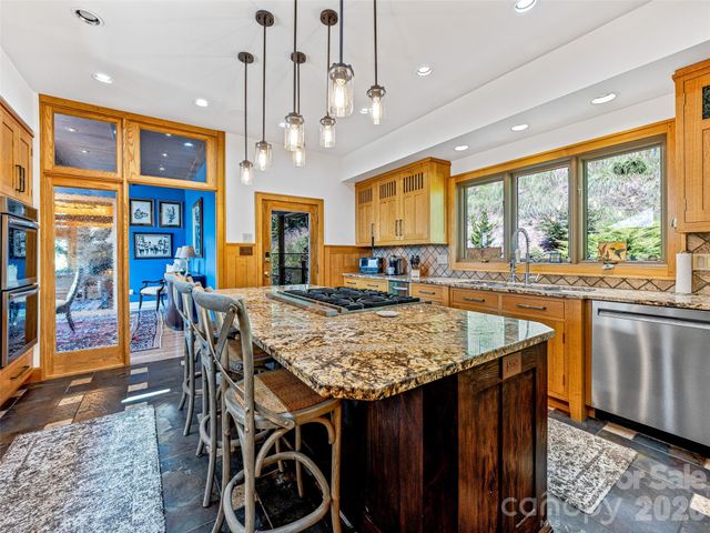 10 Beaverbrook Court, Asheville, NC 28804