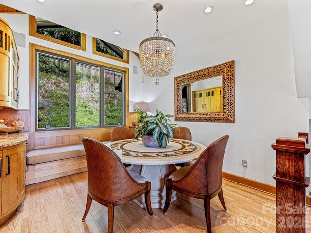 10 Beaverbrook Court, Asheville, NC 28804