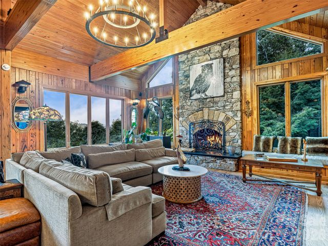 10 Beaverbrook Court, Asheville, NC 28804