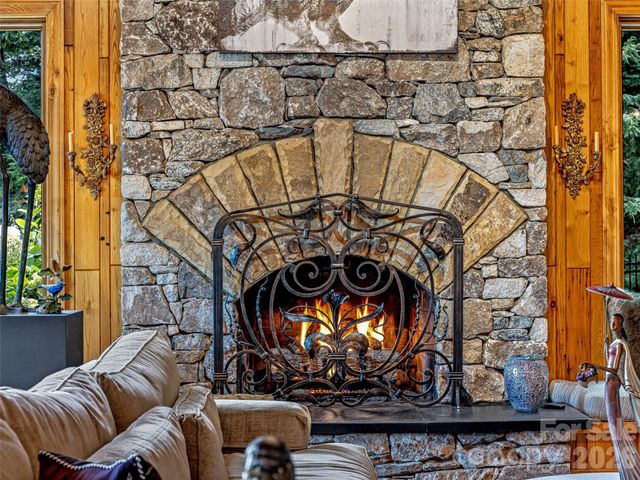 10 Beaverbrook Court, Asheville, NC 28804