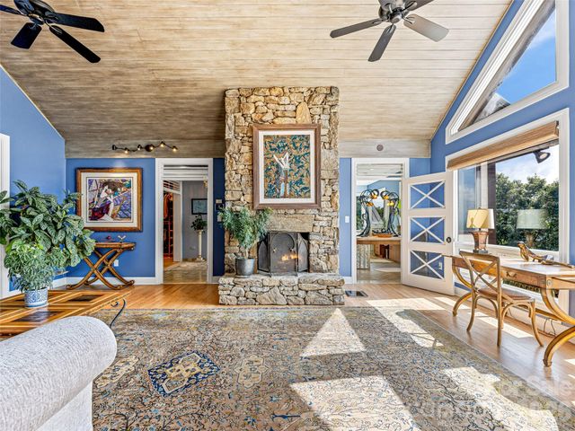 10 Beaverbrook Court, Asheville, NC 28804