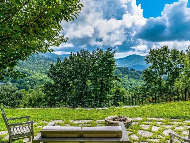 10 Beaverbrook Court, Asheville, NC 28804