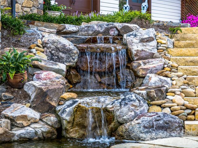10 Beaverbrook Court, Asheville, NC 28804