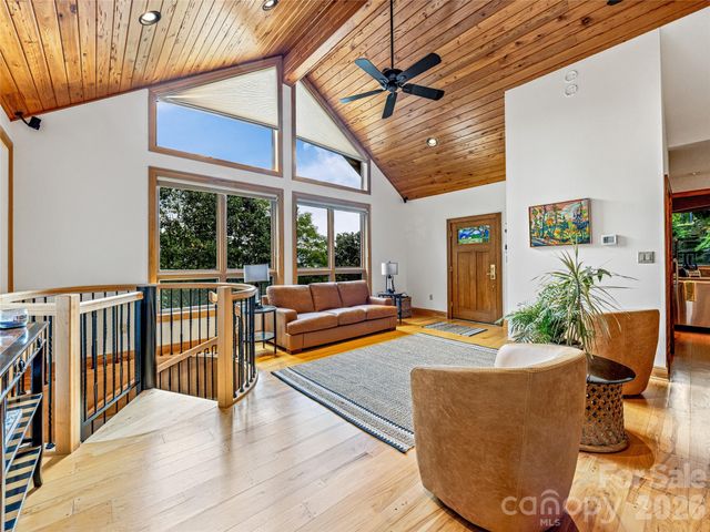10 Beaverbrook Court, Asheville, NC 28804