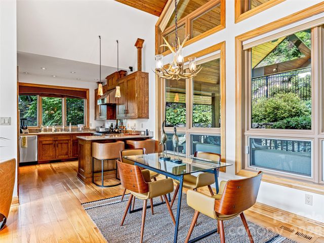 10 Beaverbrook Court, Asheville, NC 28804