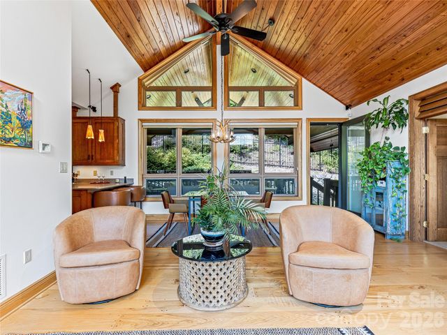 10 Beaverbrook Court, Asheville, NC 28804