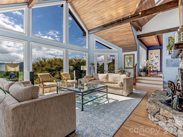 10 Beaverbrook Court, Asheville, NC 28804