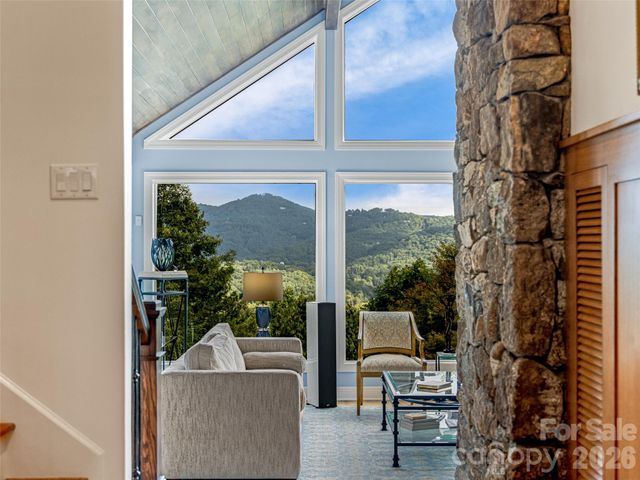 10 Beaverbrook Court, Asheville, NC 28804