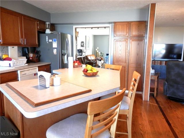 33091 Lake Shore Boulevard, Eastlake, OH 44095